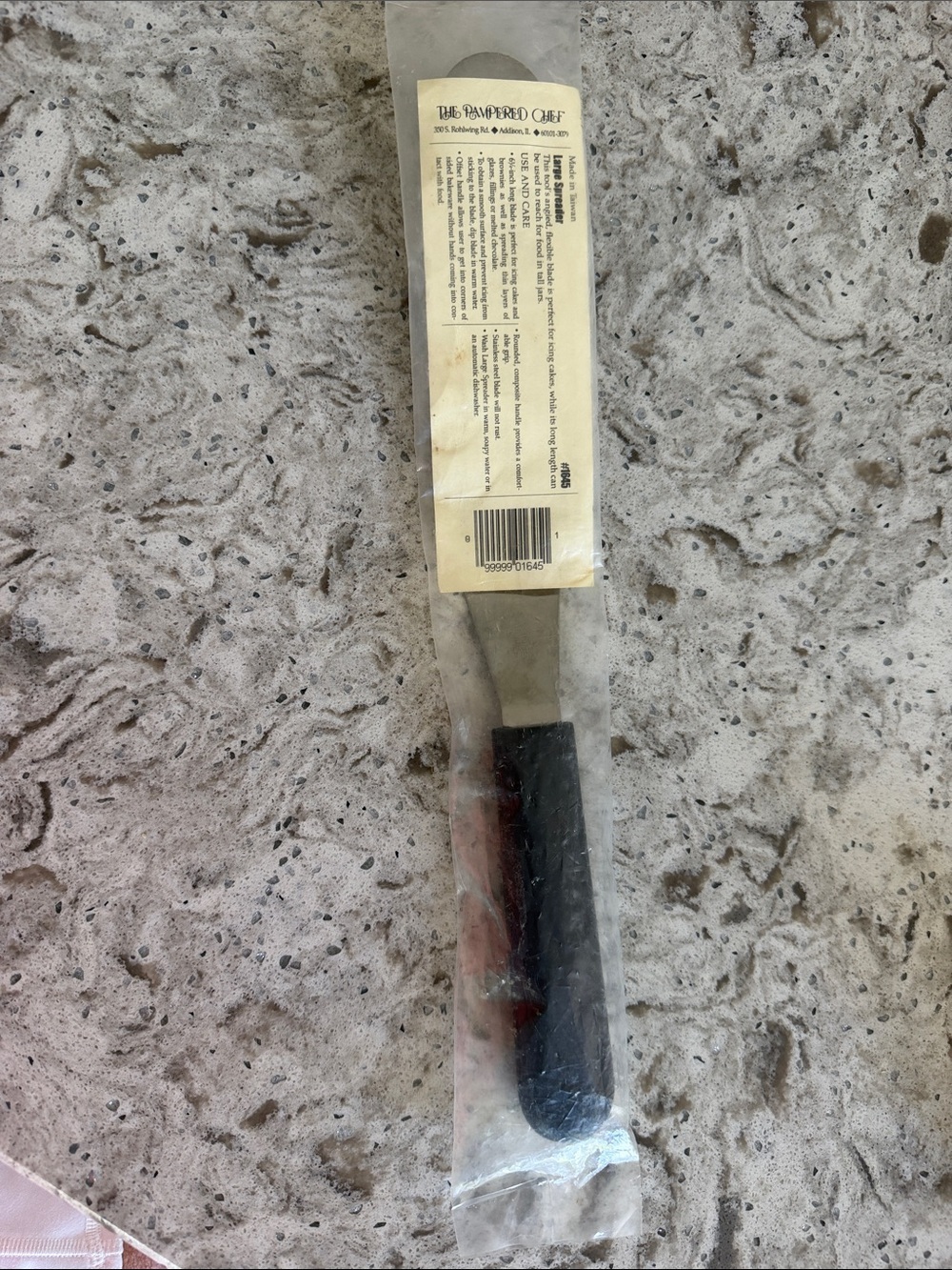 NIB The Pampered Chef Black-Handled Metal Spatula